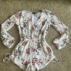 Kendall & Kylie White Floral Printed V-Neck Romper